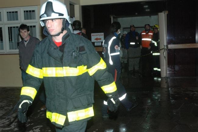 Bombeiros controlaram as chamas