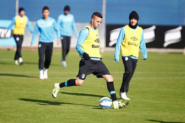 Luan est&aacute; confirmado no ataque do Gr&ecirc;mio diante do Santos 