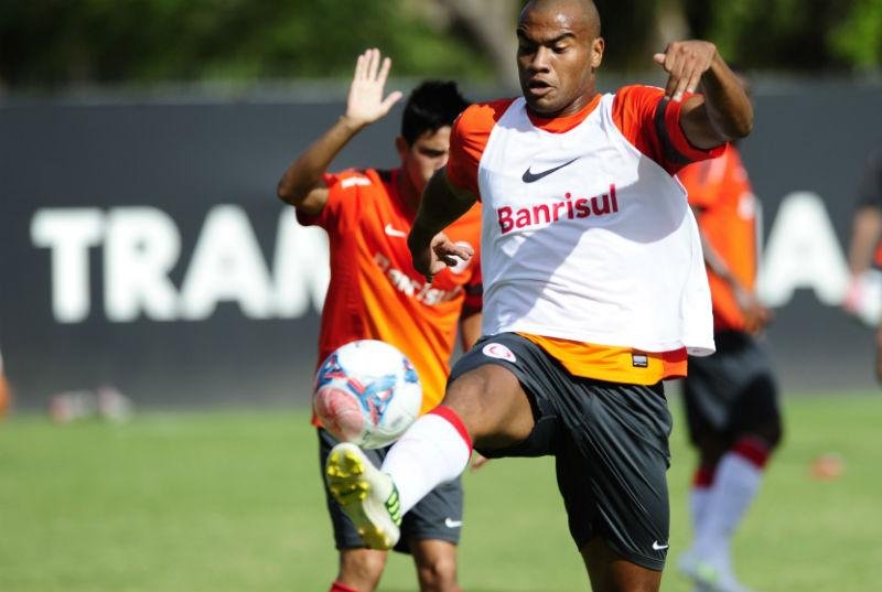 Preparador do Metalist garante aptid&atilde;o f&iacute;sica de Moledo na volta ao Inter