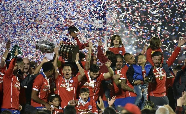 Equipe comandada por Bravo, Medel, Vidal, Valdivia e S&aacute;nchez derrotou a Argentina nos p&ecirc;naltis