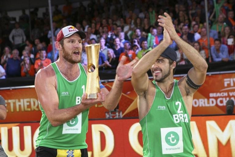Na decis&atilde;o masculina, Alison e Bruno Schmidt ganharam dos holandeses Varenhorst e Nummerdor por 2 sets a 1