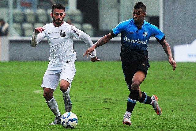 Mesmo em bom momento, Gr&ecirc;mio segue no mercado