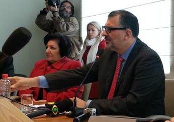 Prefeito de Canoas, Jairo Jorge, em coletiva de imprensa