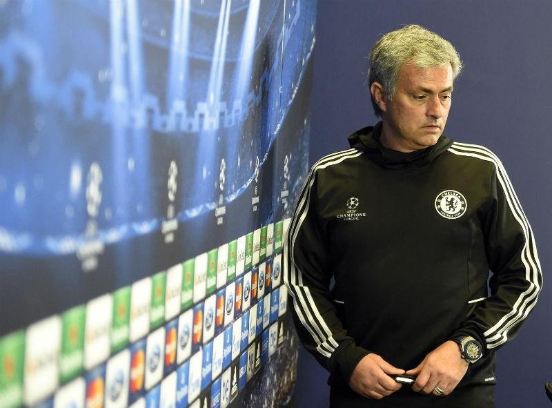 Mourinho renova com Chelsea e mant&eacute;m sal&aacute;rio milion&aacute;rio 
