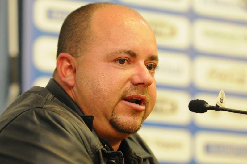 Goi&aacute;s anuncia a contrata&ccedil;&atilde;o de Julinho Camargo