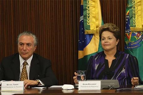 Partidos aliados divulgam nota de apoio a Dilma e a Temer 