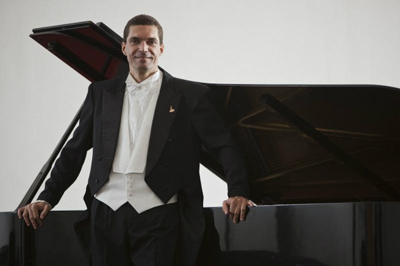 Pianista da Ospa, Andr&eacute; Carrara j&aacute; fez algumas grava&ccedil;&otilde;es de Chopin