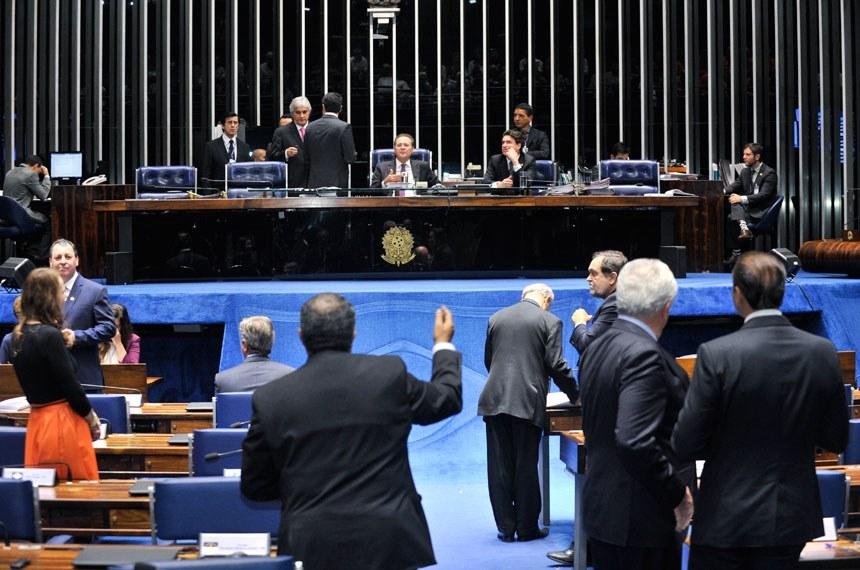 Senado aprova MP que estende corre&ccedil;&atilde;o do sal&aacute;rio m&iacute;nimo aos aposentados 
