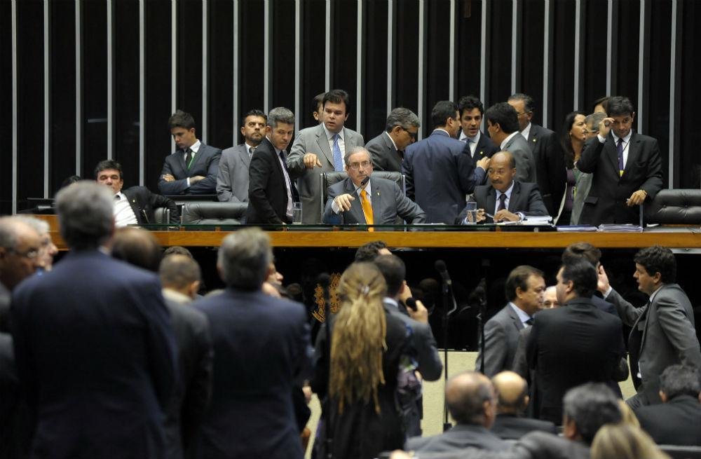 Um dos pontos da proposta &eacute; o estabelecimento de um teto para contribui&ccedil;&otilde;es de empresas aos partidos pol&iacute;ticos em disputas eleitorais