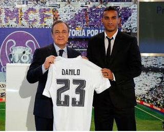 Lateral brasileiro &eacute; apresentado no Real Madrid 