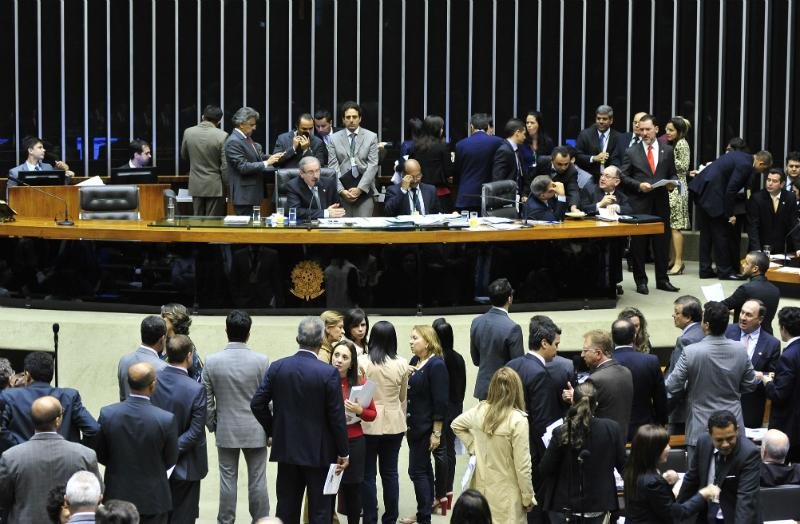 C&acirc;mara aprova texto-base da regulamenta&ccedil;&atilde;o da reforma pol&iacute;tica