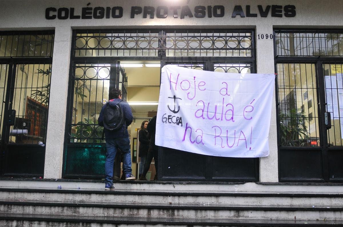 Comunidade da escola se mobilizou ap&oacute;s assalto a estudante
