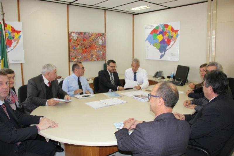 Reuni&atilde;o de hospitais e secret&aacute;rio ocorreu na SES