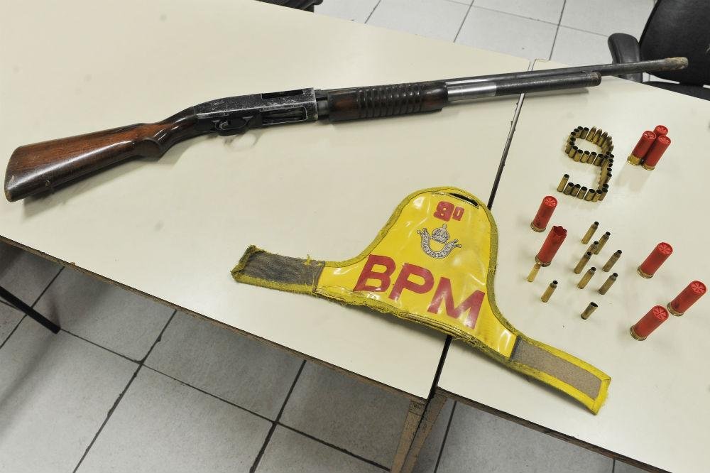 Espingarda calibre 12 foi apreendida na a&ccedil;&atilde;o