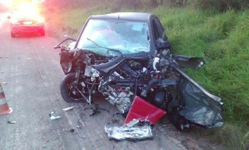 Colis&atilde;o entre carro e caminh&atilde;o ocorreu na BR 290