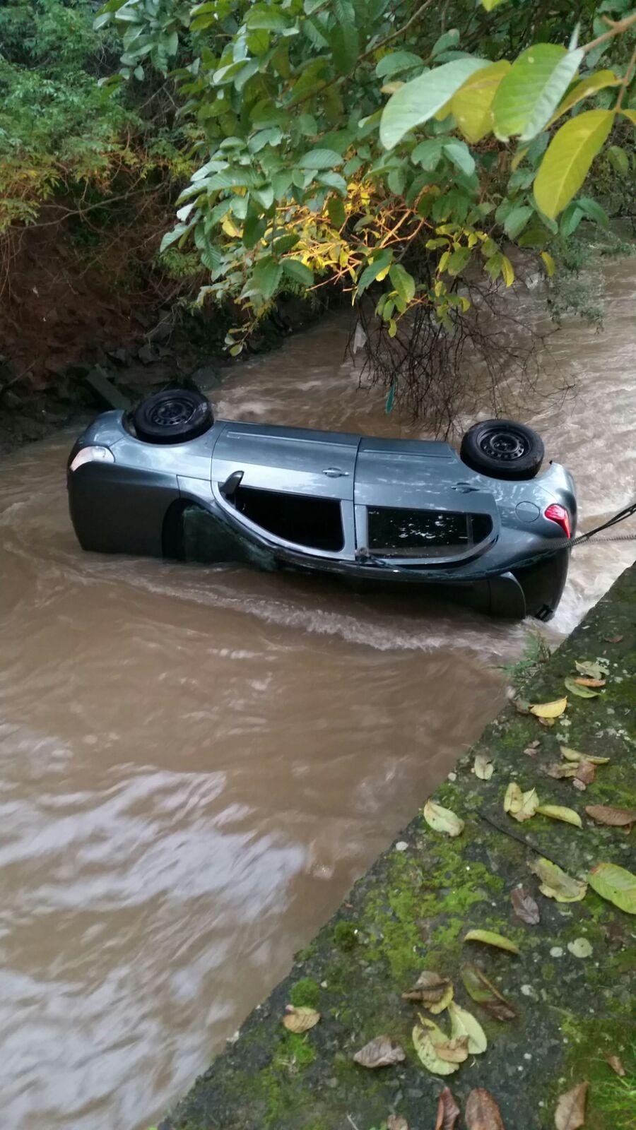 Motorista perdeu o controle do ve&iacute;culo