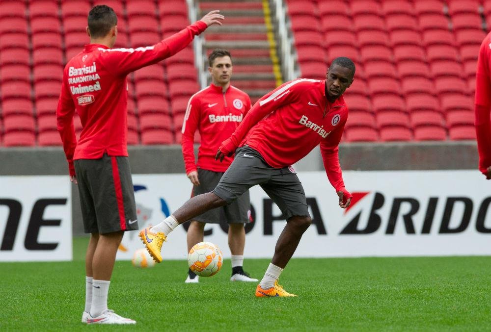 Zagueiro Juan &eacute; refor&ccedil;o para o confronto contra o Tigres