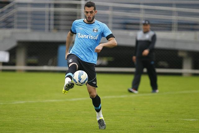 Gr&ecirc;mio aguarda garantias banc&aacute;rias para liberar Rhodolfo