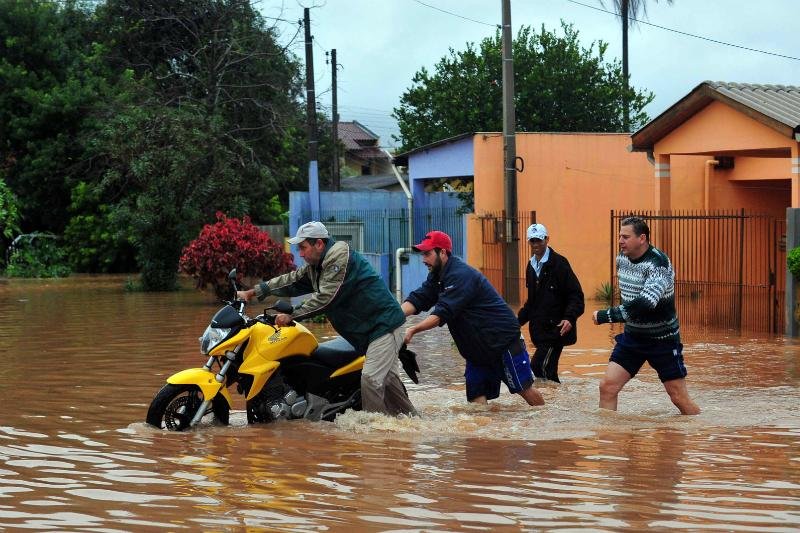 N&iacute;vel do arroio Sapucaia chega a um metro em alguns pontos