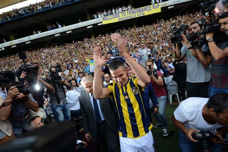 Van Persie &eacute; apresentado no Fenerbah&ccedil;e