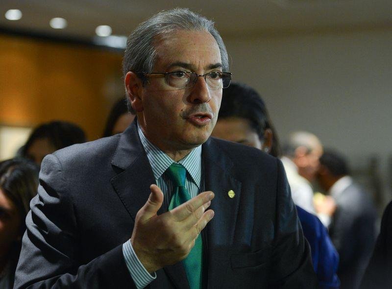 Cunha disse que governo est&aacute; terceirizando o projeto legislativo e usando senador de laranja