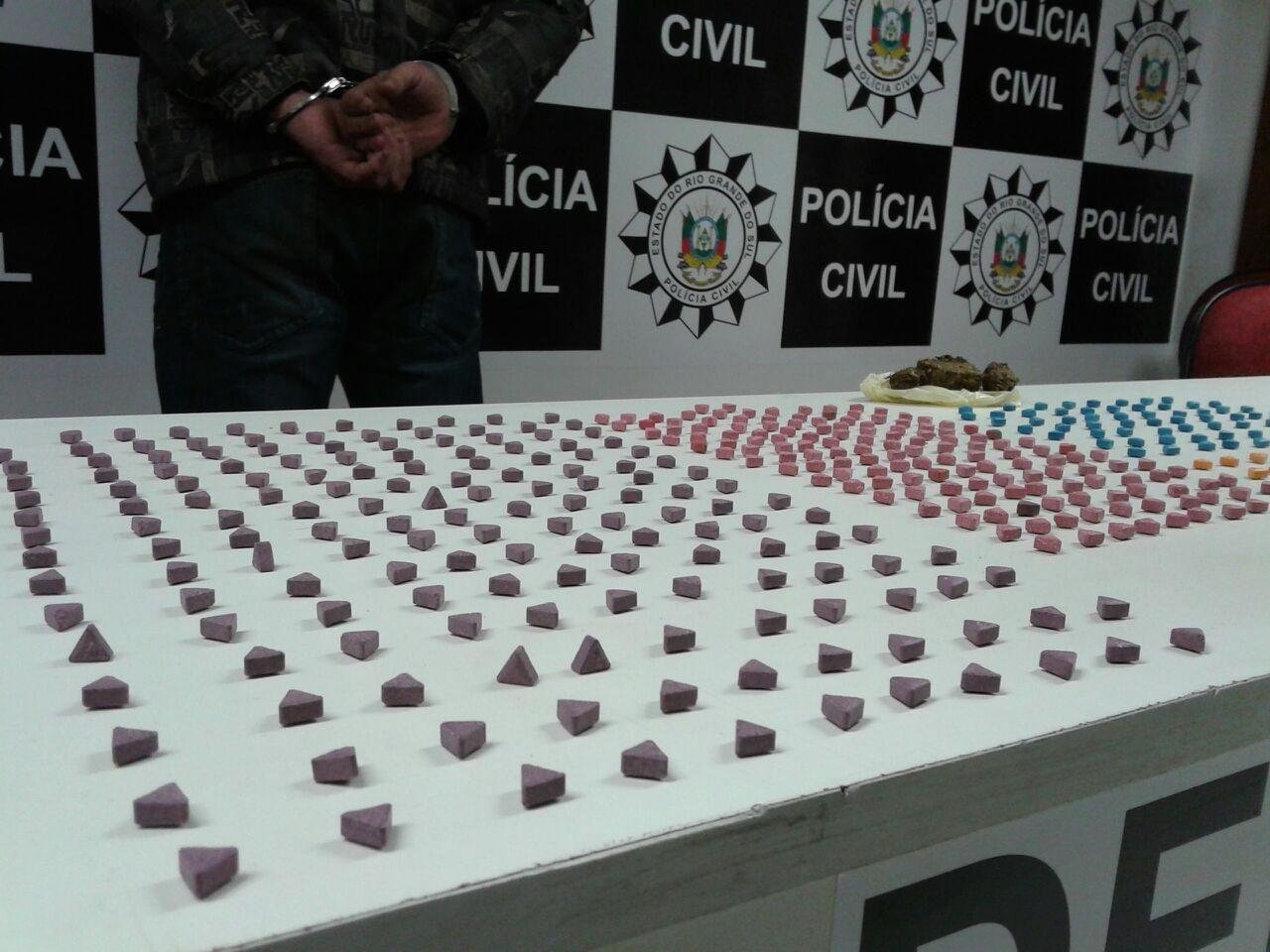Jovem &eacute; preso com mais de 400 comprimidos de ecstasy em Canoas