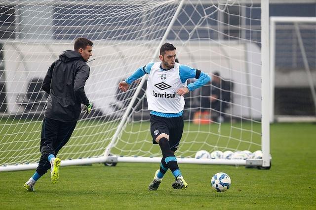 Gr&ecirc;mio recebe garantias banc&aacute;rias e encaminha venda de Rhodolfo 