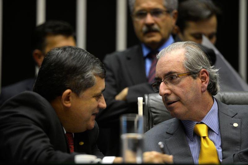 Alian&ccedil;a &eacute; com o PMDB e n&atilde;o com as pessoas, diz l&iacute;der do governo na C&acirc;mara
