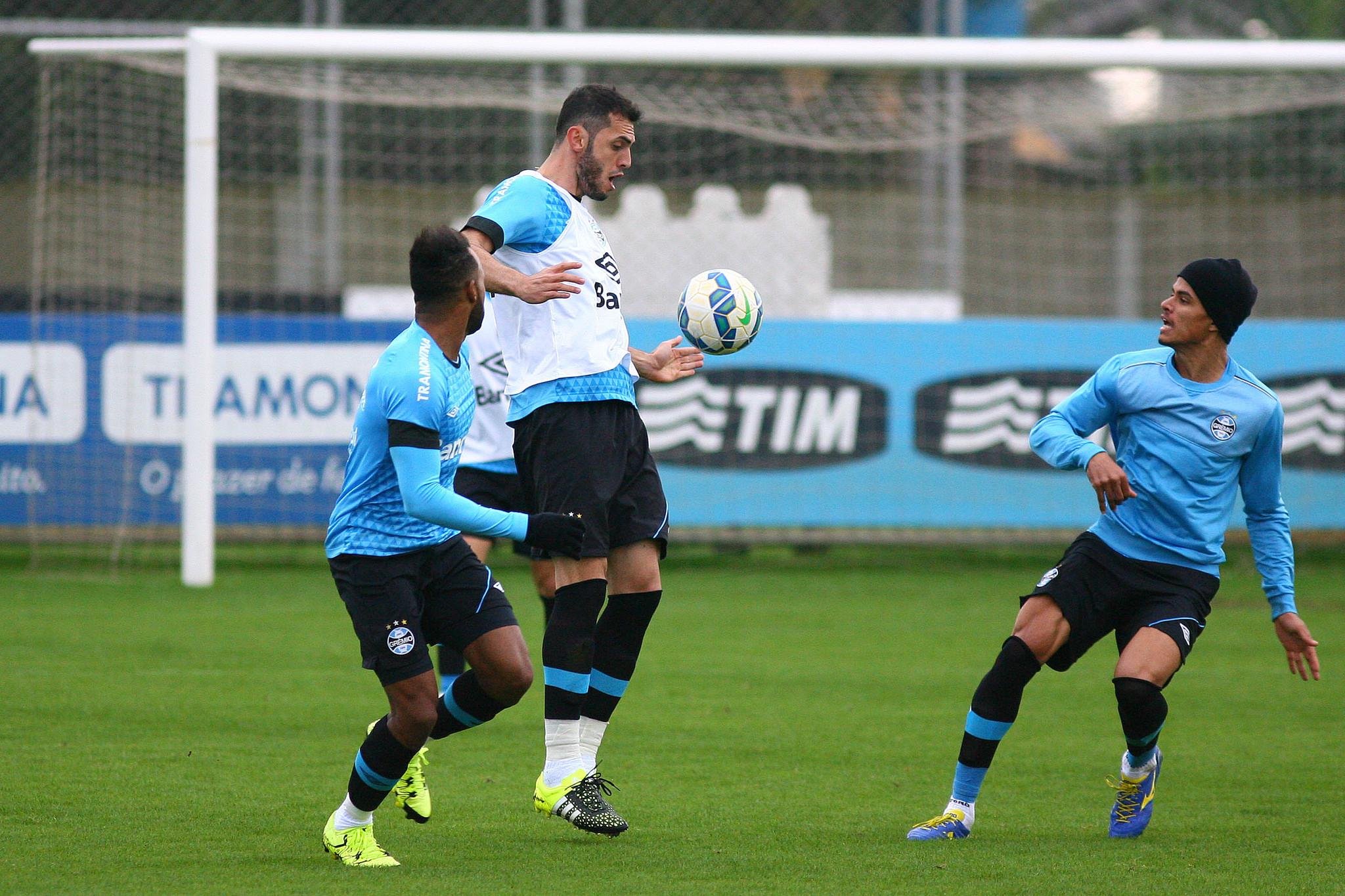 Zagueiro deve come&ccedil;ar a partida contra o Flamengo, neste s&aacute;bado
