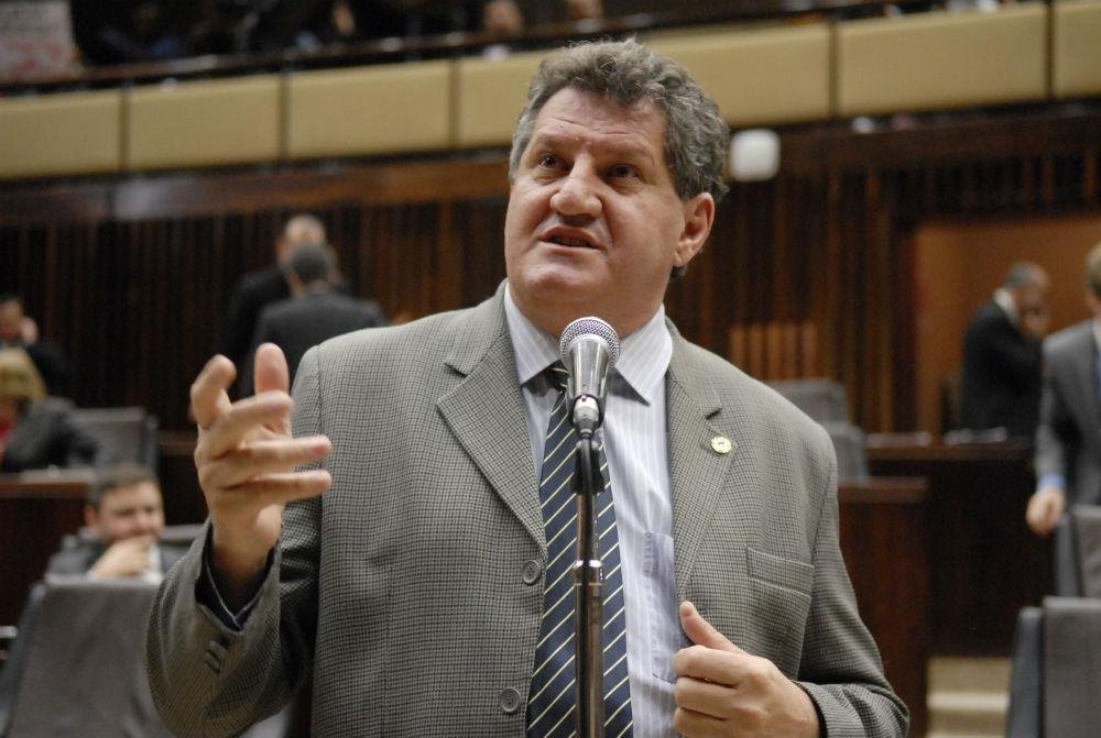 L&iacute;der da bancada do PMDB, deputado &Aacute;lvaro Boessio: "Base diz que se for para fazer (plebiscito), tem que ser logo"
