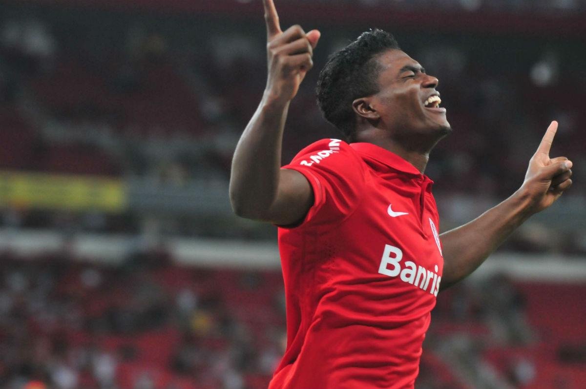 Eudardo marcou o primeiro gol do Inter sobre o Goi&aacute;s