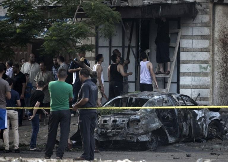 Explos&otilde;es destru&iacute;ram ve&iacute;culos, mas n&atilde;o houve v&iacute;timas