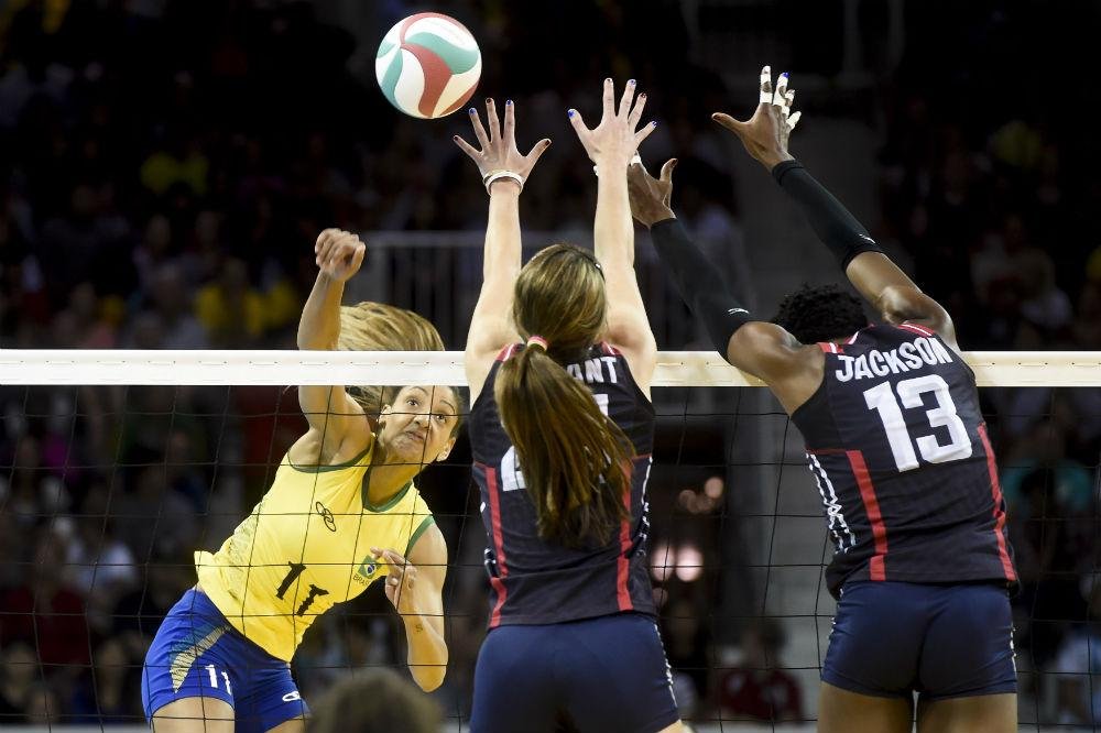 Joycinha foi decisiva no &uacute;ltimo set da partida