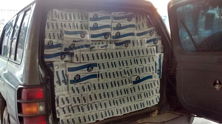 Na caminhonete, PF apreendeu quase 28 mil ma&ccedil;os de cigarros