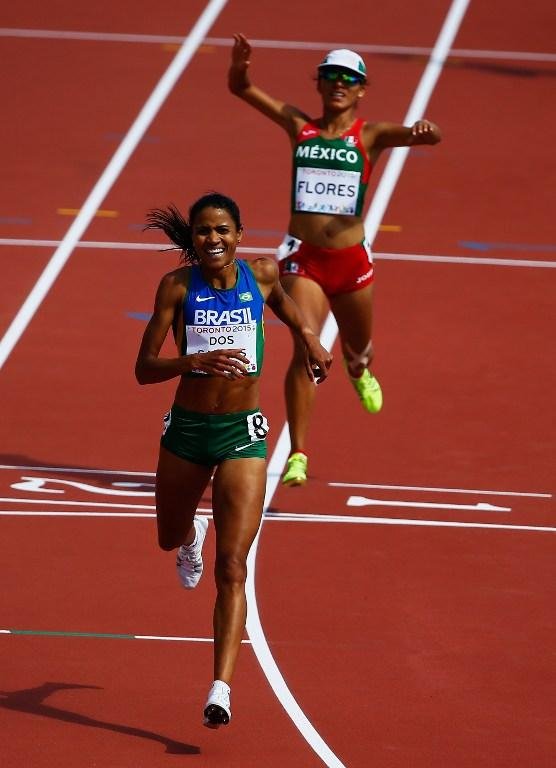 Atleta de 32 anos dominou prova desde a metade do percurso e terminou em ritmo forte