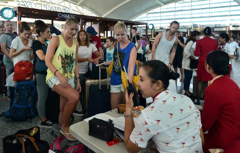 Passageiros aguardam retorno das opera&ccedil;&otilde;es do aeroporto de Bali