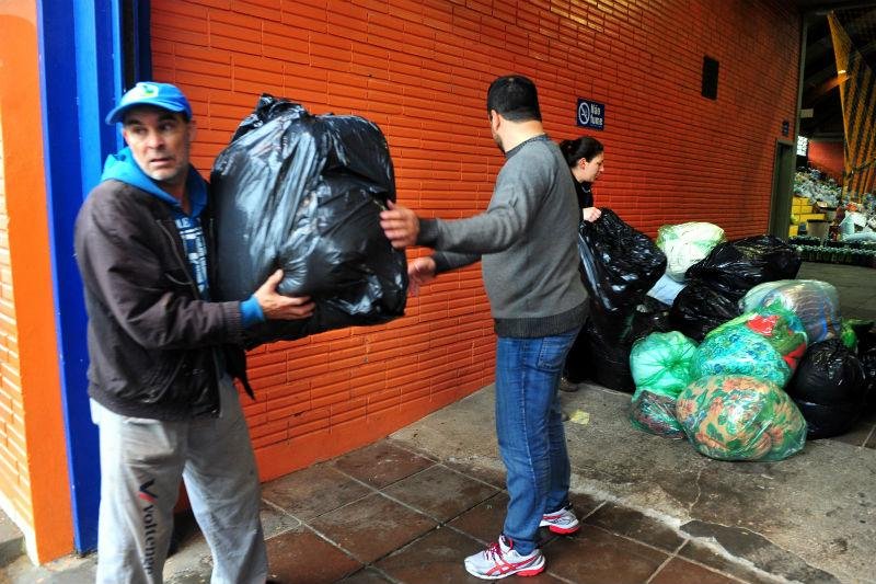 Central de Doa&ccedil;&otilde;es para v&iacute;timas da enchente pode funcionar no s&aacute;bado