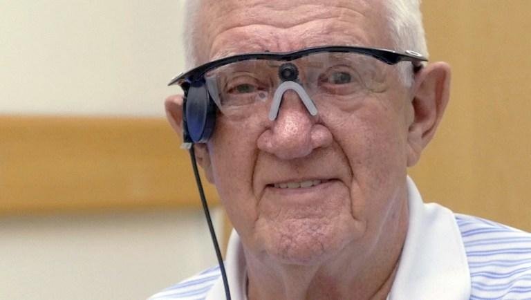 Brit&acirc;nico de 80 anos recupera a vis&atilde;o gra&ccedil;as a olho bi&ocirc;nico