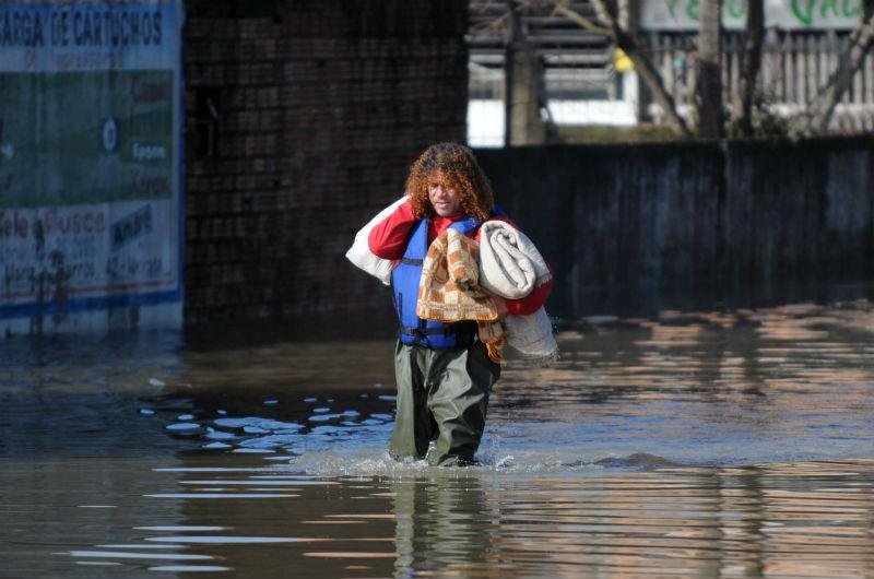 Em Alvorada o rio Gravata&iacute; est&aacute; 3 metros al&eacute;m do normal