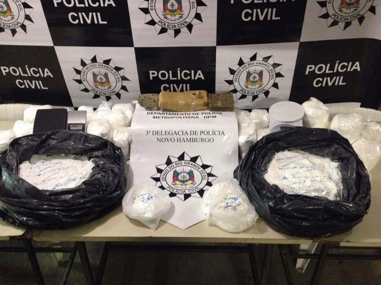 Pol&iacute;cia desmantela laborat&oacute;rio de refino de drogas em Novo Hamburgo 