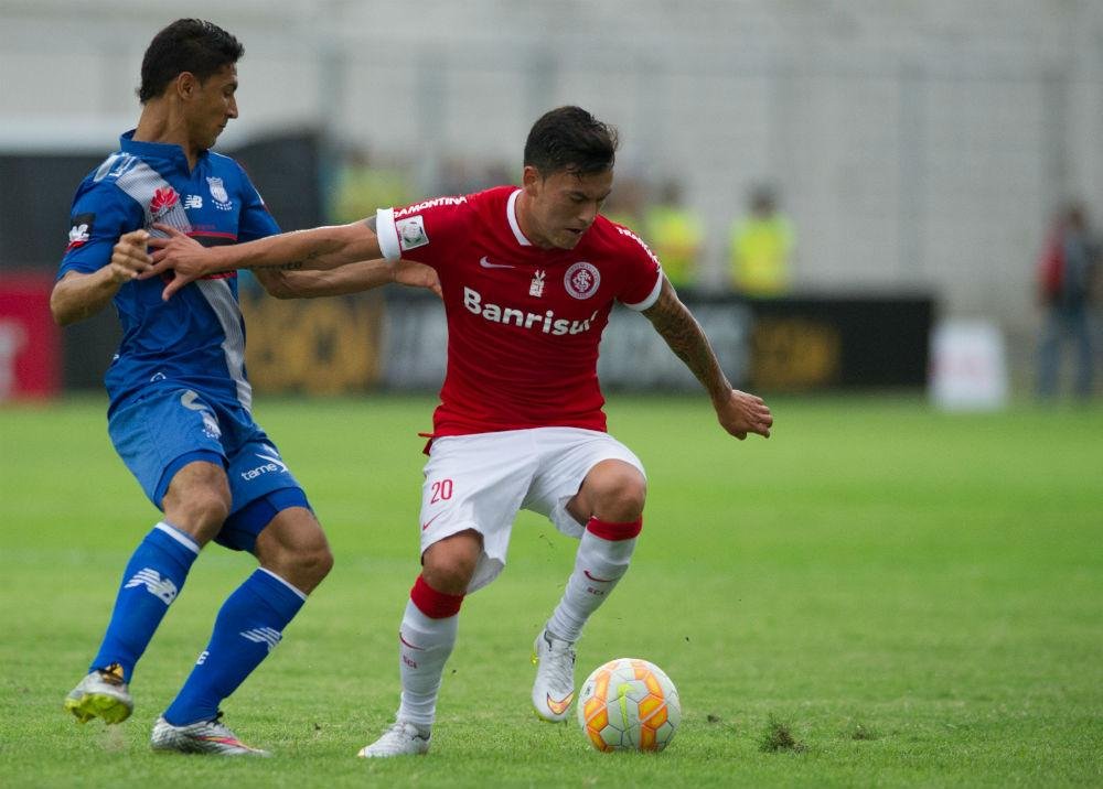 Ar&aacute;nguiz interessa a clubes da Europa e pode ser negociado