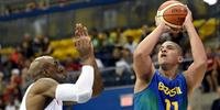 Brasil bate EUA e segue invicto no basquete masculino