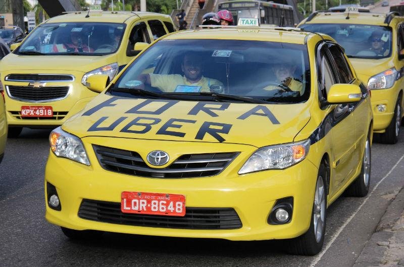 Motoristas  seguiram em comboios por algumas das principais avenidas da cidade