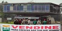Servidores da Refap fazem greve em defesa da Petrobras 