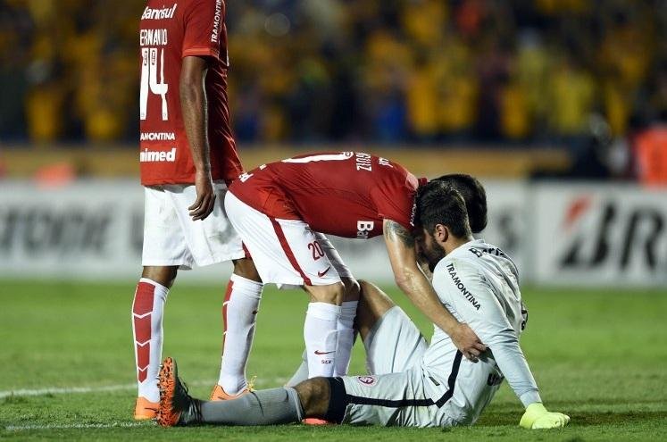 Goleiro do Inter nega falta de trabalho na Libertadores e projeta derrota como motivadora