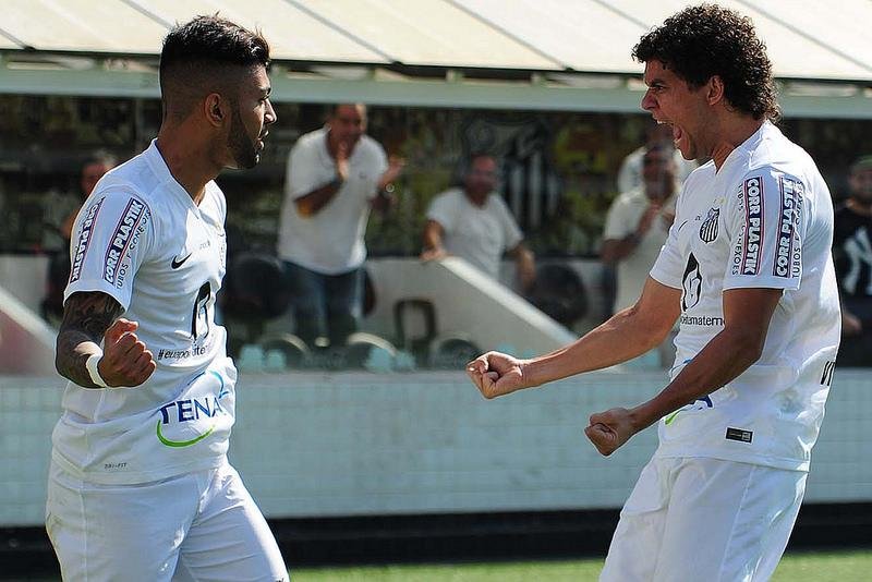 Santos derrota Joinville e sai da zona de rebaixamento