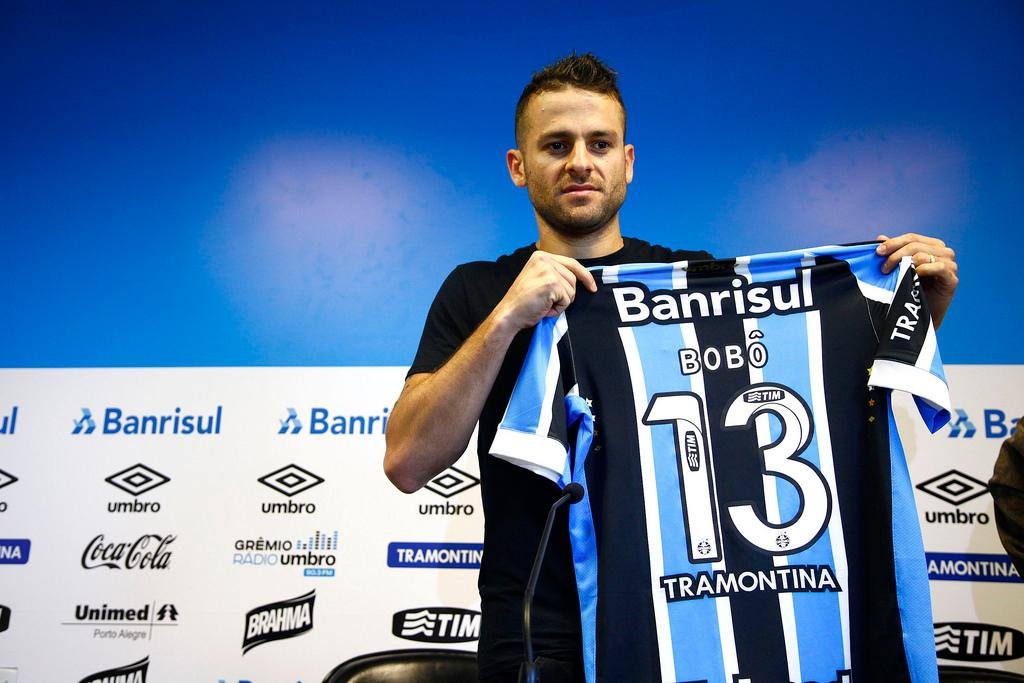 Bob&ocirc; escolheu a camisa 13, mesmo n&uacute;mero usado nos clubes turcos