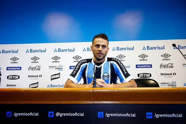 Bob&ocirc; quer ficar &agrave; disposi&ccedil;&atilde;o do Gr&ecirc;mio no Gre-Nal 