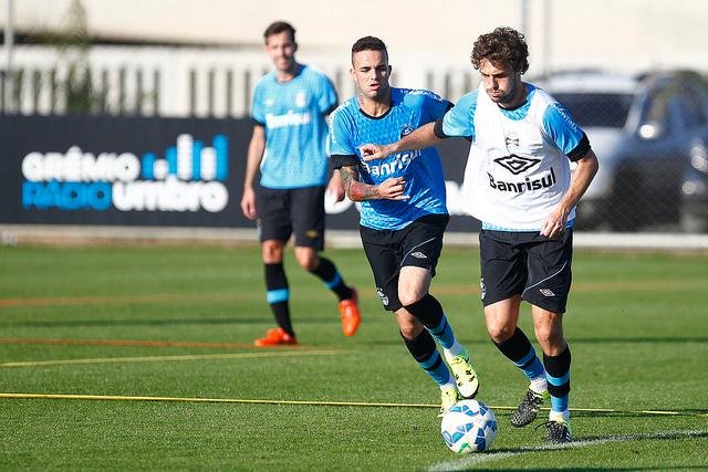 Gr&ecirc;mio faz treino f&iacute;sico e aprimora finaliza&ccedil;&otilde;es no CT Luiz Carvalho