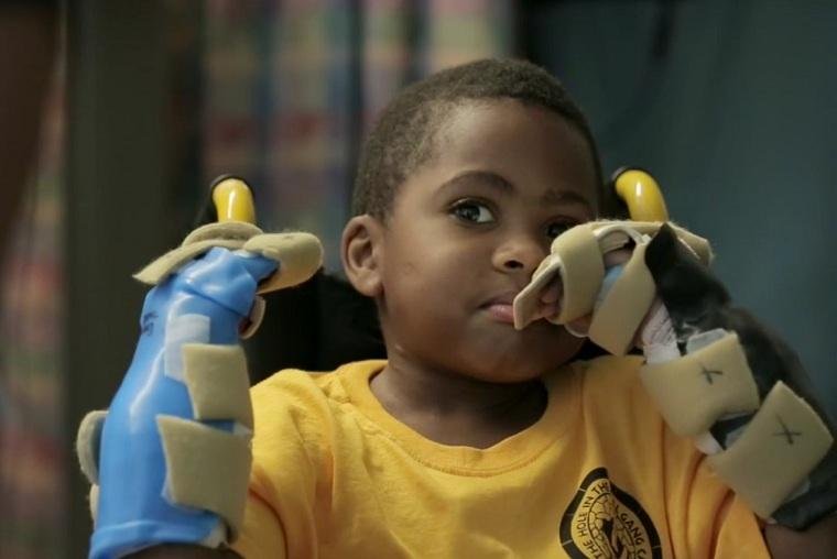 Zion Harvey passou por primeira opera&ccedil;&atilde;o deste tipo em sua faixa et&aacute;ria
